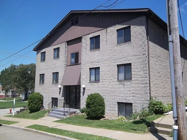 301 Hancock Ave — Photo 16