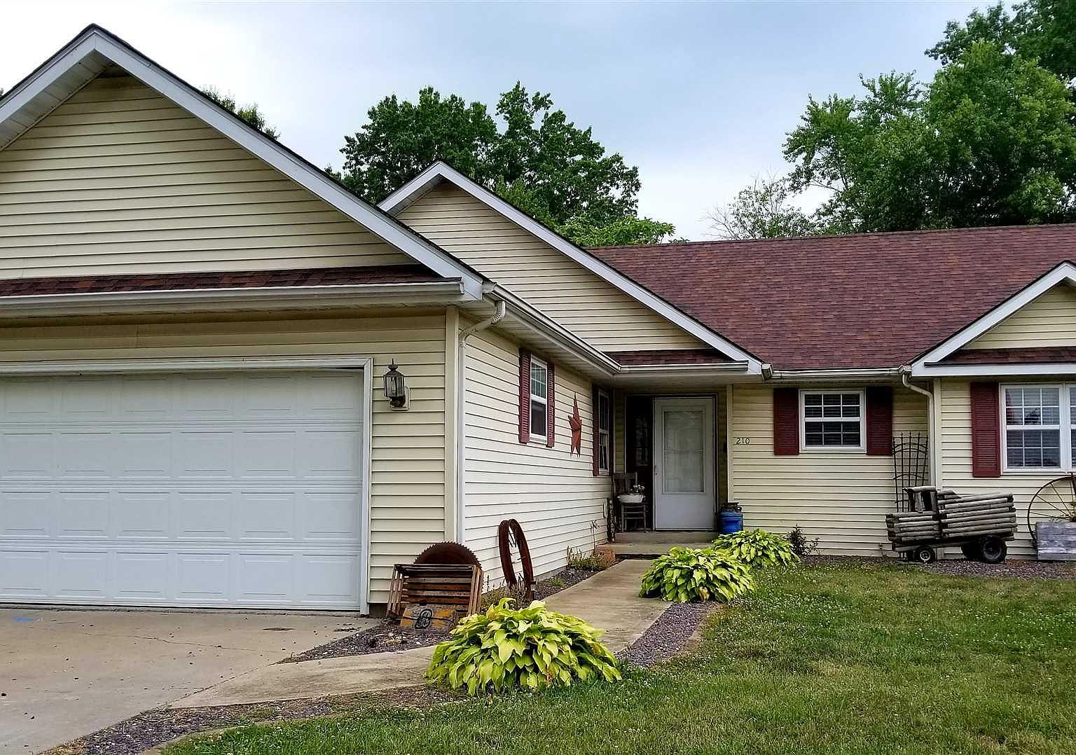 210 Pine St, Carlinville, IL 62626 Zillow