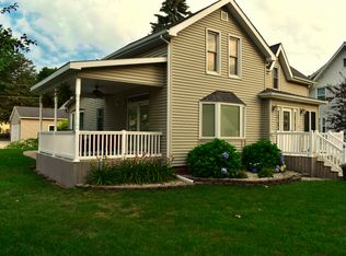 221 3rd St SE, Hampton, IA 50441