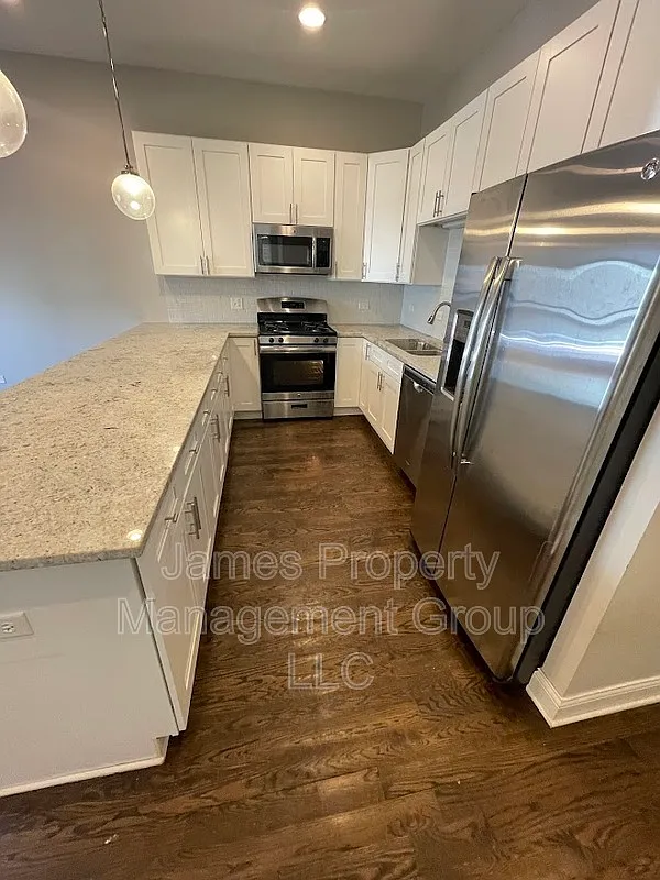 3 bed, 2.0 bath, 1250 sqft, $3,200 — Photo 3
