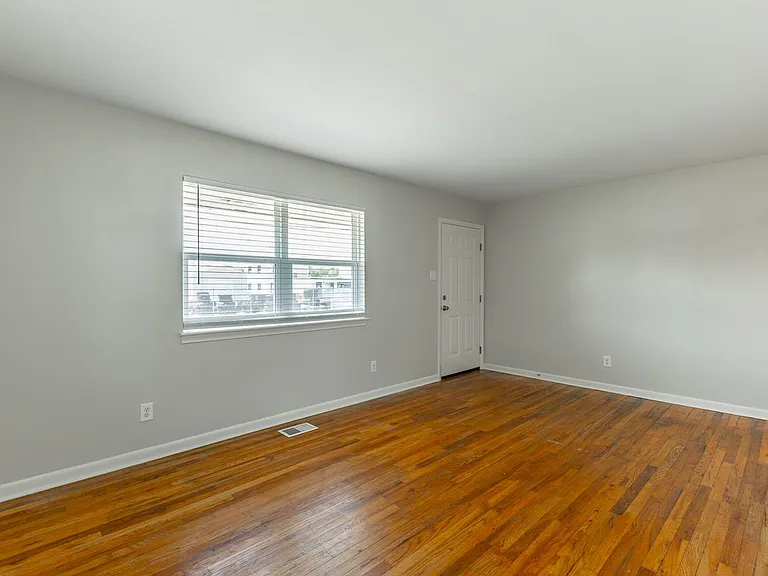 1605 Foust St — Photo 4