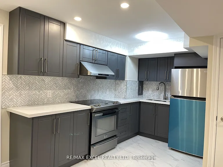 125 Sharavogue Ave #BASEMENT — Photo 2
