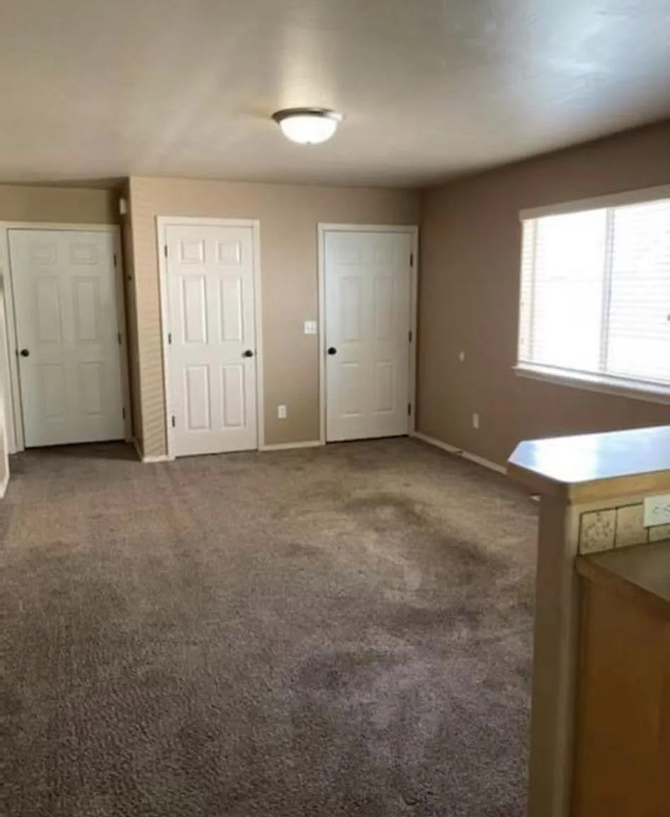 3 bed, 1332 sqft, $1,650 — Photo 3
