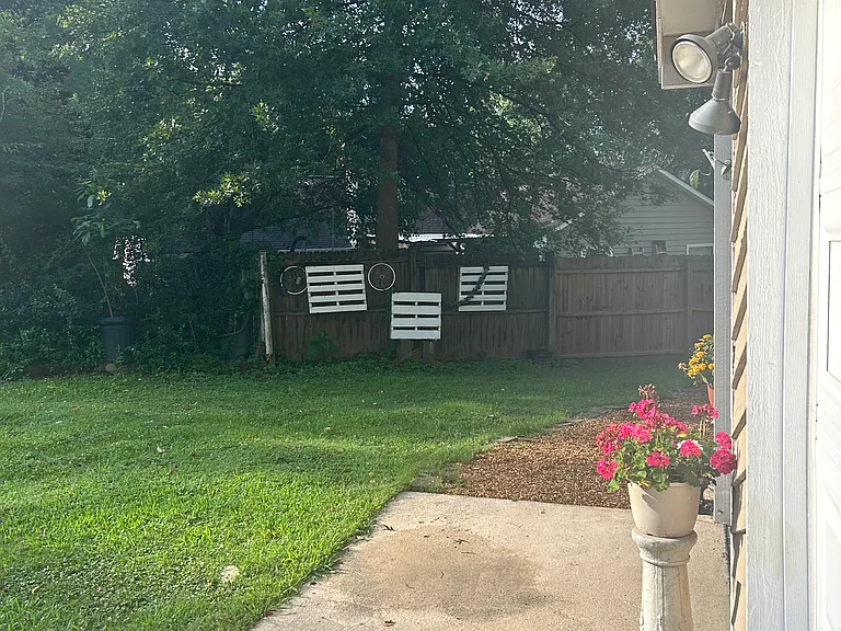 550 Creekwood Xing — Photo 45