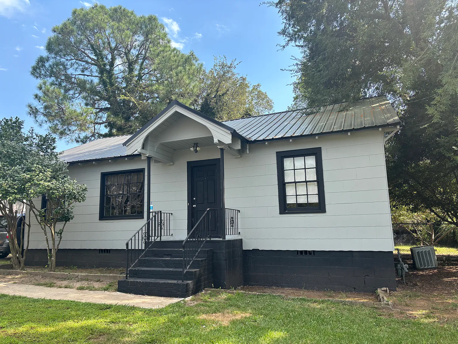 3 bed, $1,100 — Photo 2