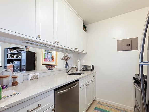 2nd image of 45 W 67th St APT 8F