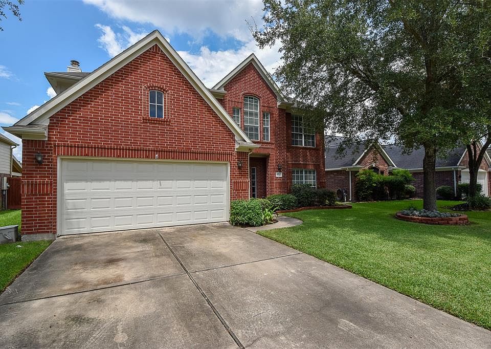 Home sweet home. Notice the garage door is one WHOLE piece for easy access for your vehicles.