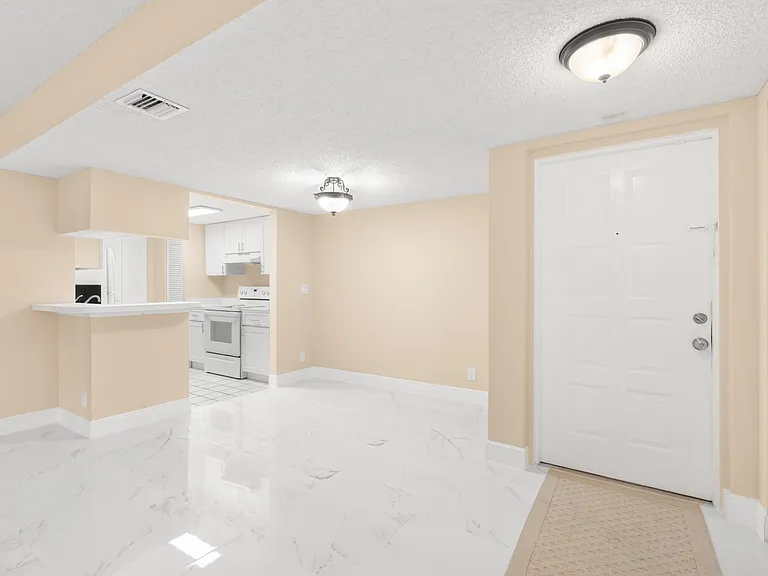 9855 Westview Dr #714 — Photo 7