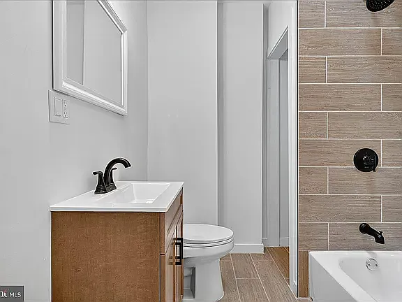 6737 N Smedley St — Photo 26