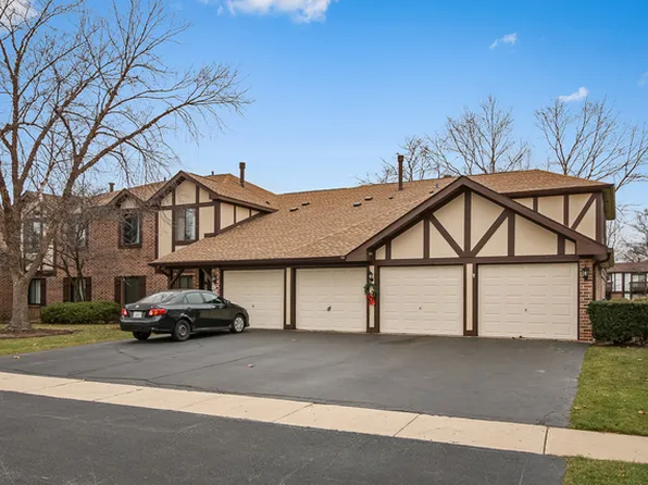 961 Cross Creek Dr N #2A, Roselle, IL 60172