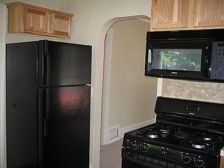 5th image of 2111 Prospect Ave NE