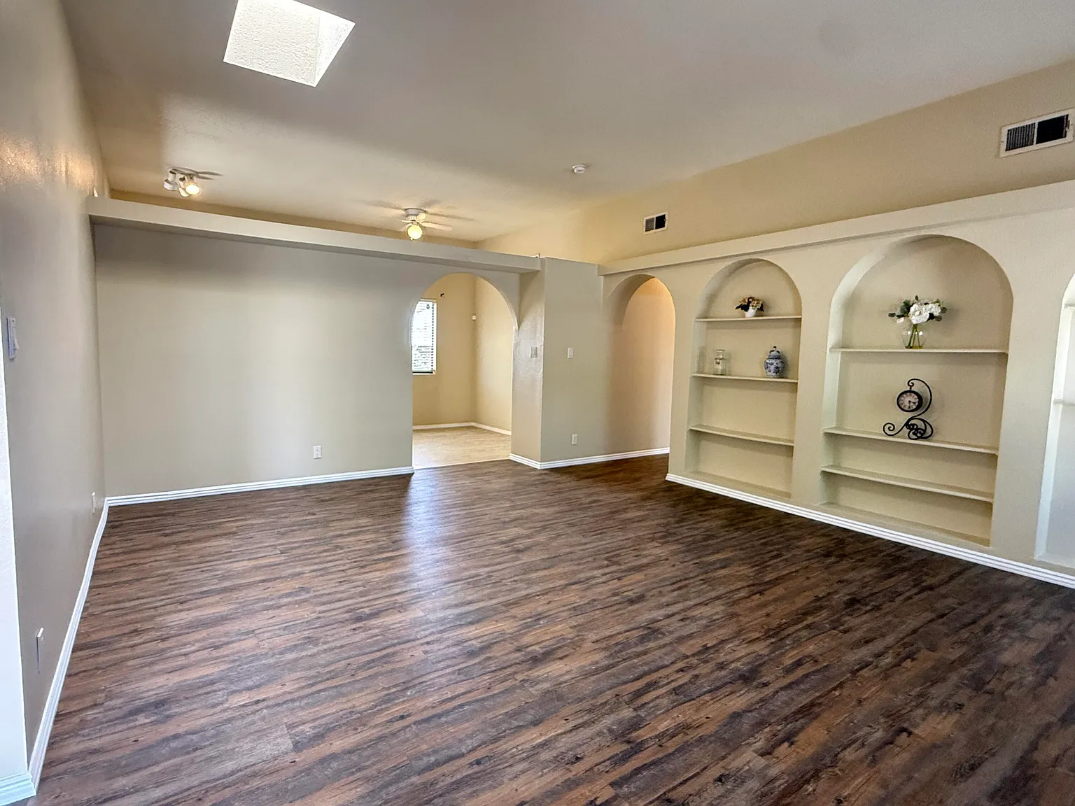 2 bed, 2.0 bath, 1378 sqft, $2,200 — Photo 3