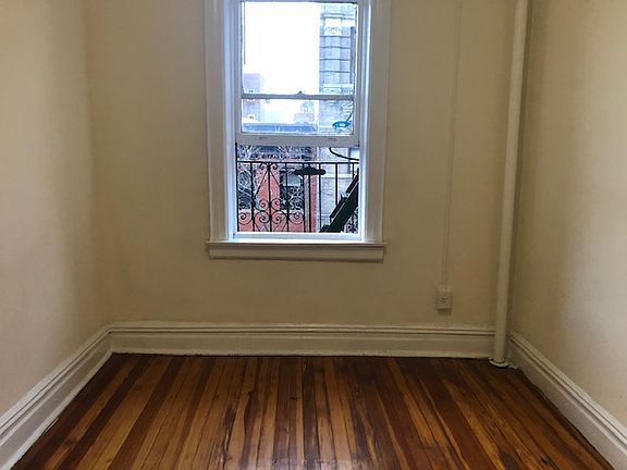 5th image of 33 Bank St #16A
