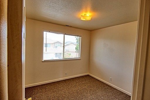 5th image of 551 Village Dr