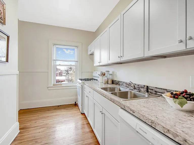 2107 Hennepin Ave #11 — Photo 17