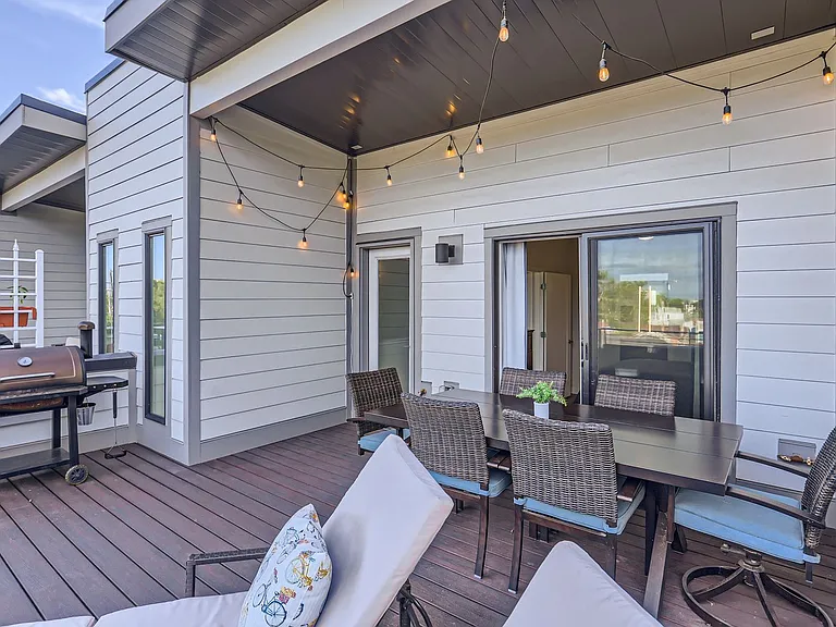 1581 N Perry St — Photo 26