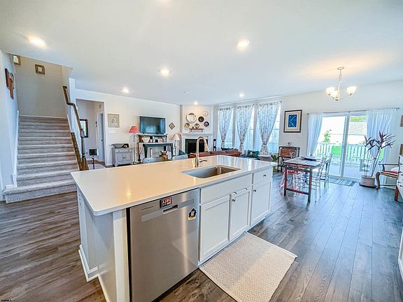 5th image of 200 Doral Ct