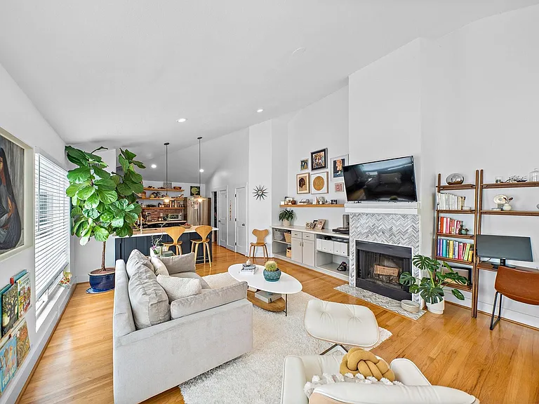 705 Usener St #B — Photo 7