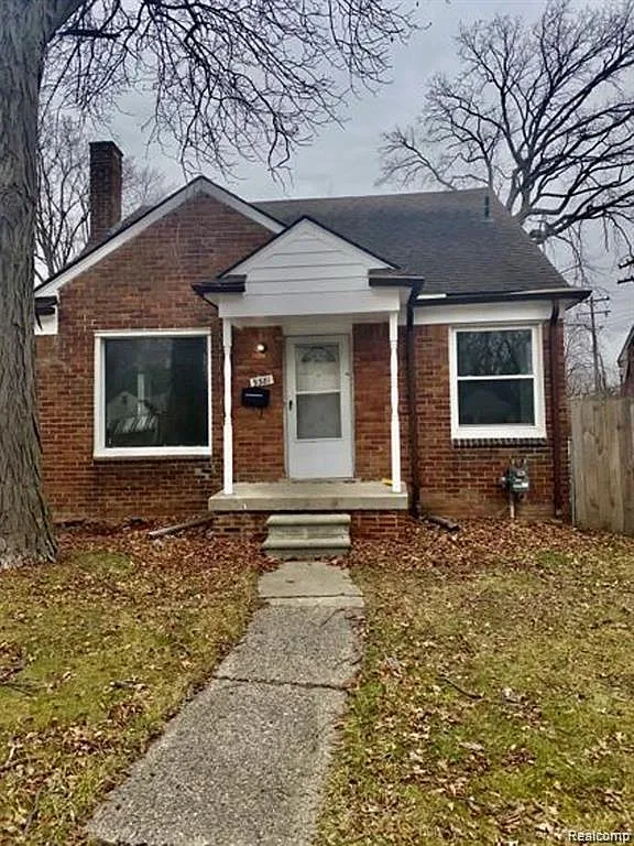 3 bed, 1.0 bath, 1100 sqft, $1,300 — Photo 1