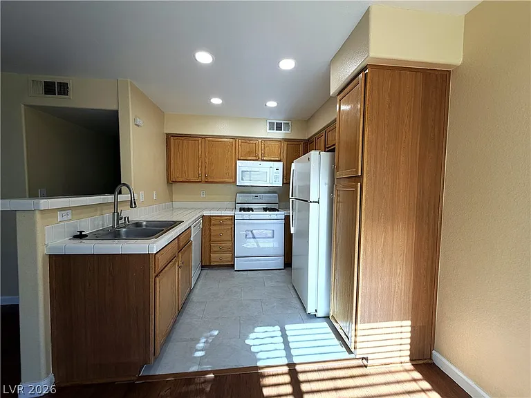 4955 Lindell Rd #203 — Photo 5