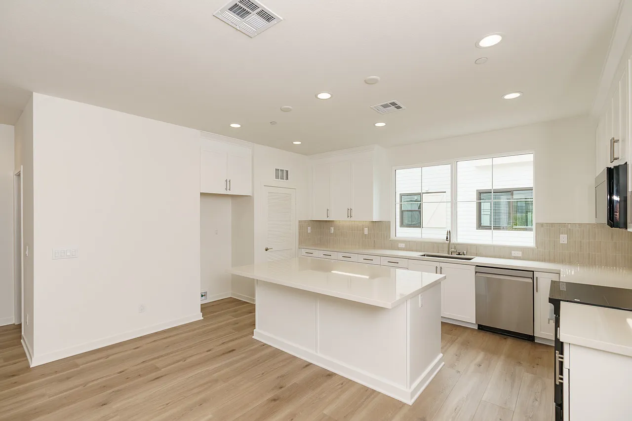 3 bed, 1739 sqft, $4,950 — Photo 4