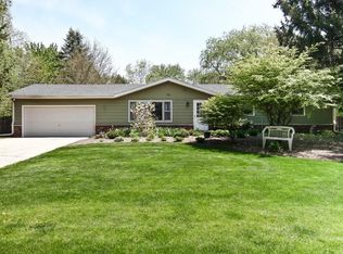 3450 Country Aire Dr, Cedarburg, WI 53012