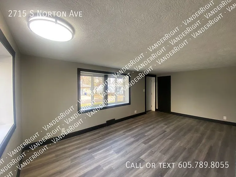 2715 S Norton Ave — Photo 4