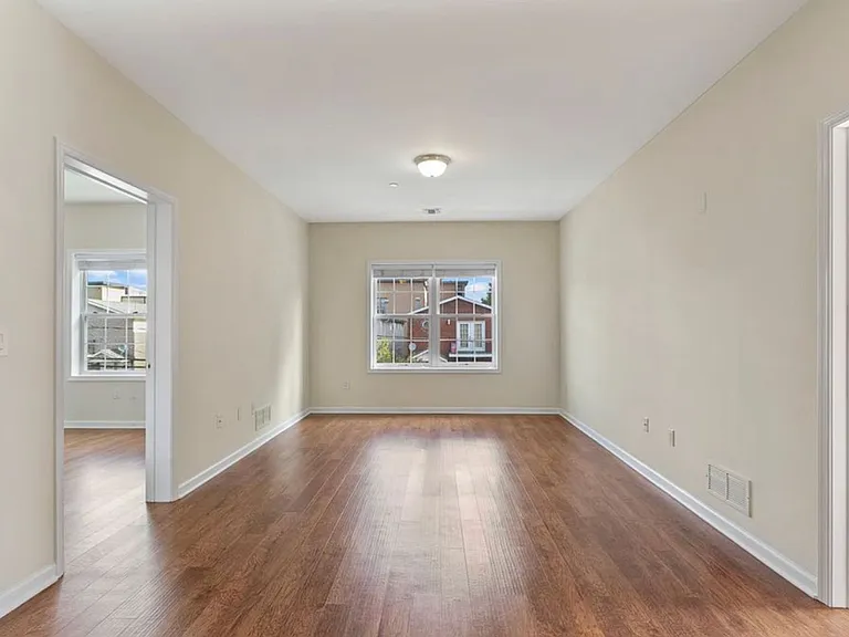 5609 Jefferson St — Photo 9