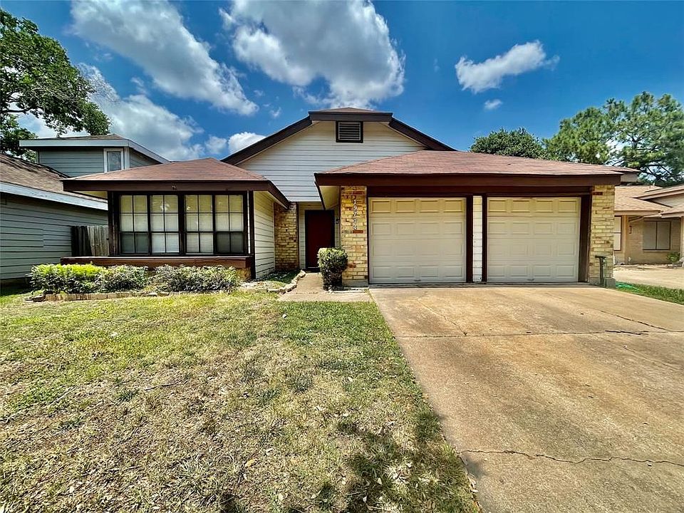 1st image of 19714 Lake Hollow Ln