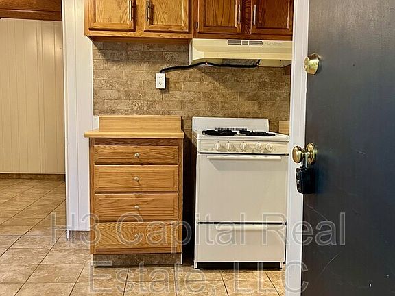 4th image of 117 N Shamrock St #4