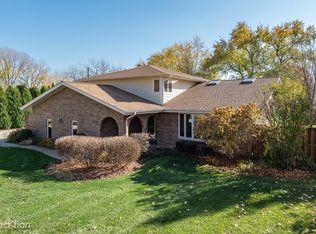 16W760 87th St, Willowbrook, IL 60527