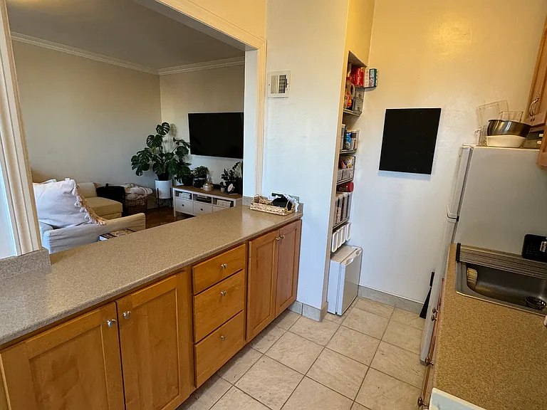 Fullerton Parkway Towers — Photo 57