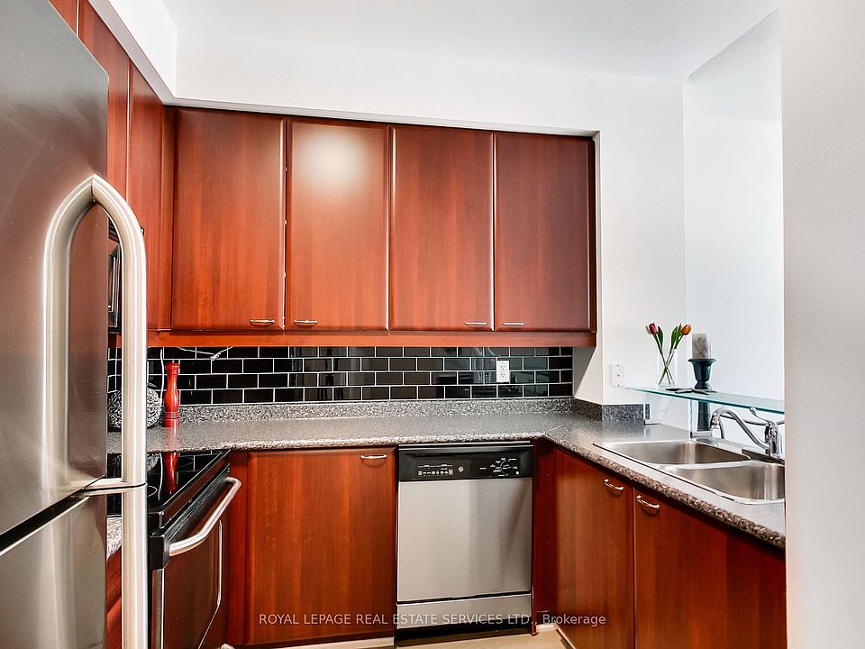 220 Burnhamthorpe Rd W Mississauga, ON, L5B4N4 Apartments for Rent