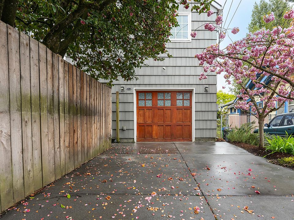 Detached one car garage and driveway with easy access to the house
