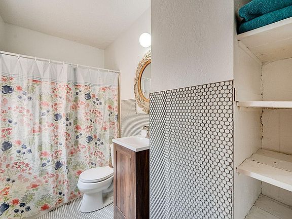 4th image of 2501 Emerson Ave S #4