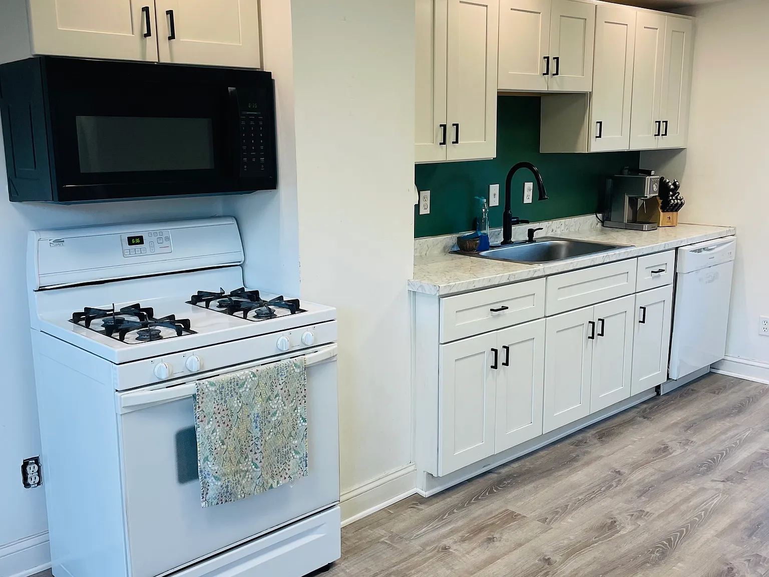 3 bed, 1400 sqft, $2,150 — Photo 3