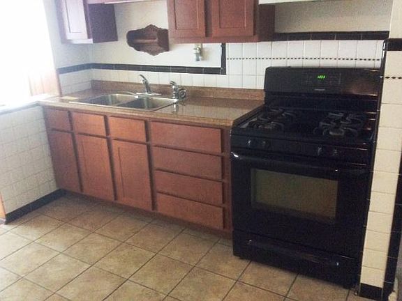 3rd image of 7905 Underhill Dr
