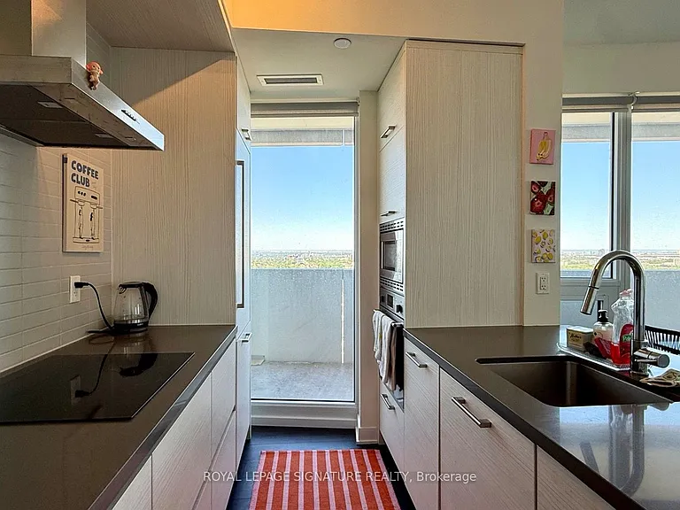 2221 Yonge St #3909 — Photo 4