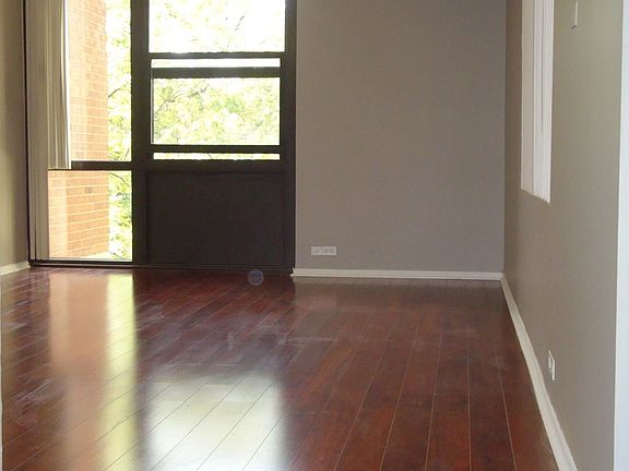5th image of 2921 S Michigan Ave APT 304