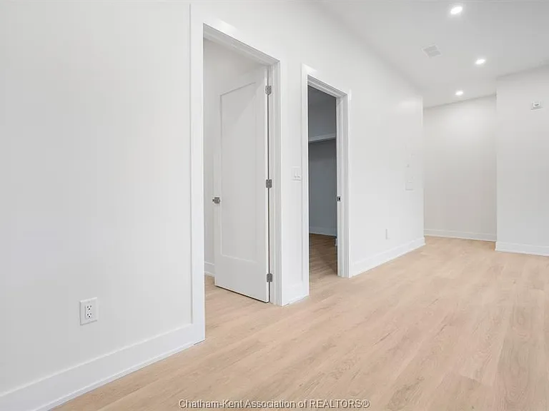 153 King St W #7 — Photo 13