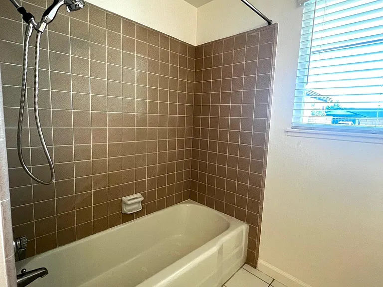 18371 Tamarind St — Photo 22