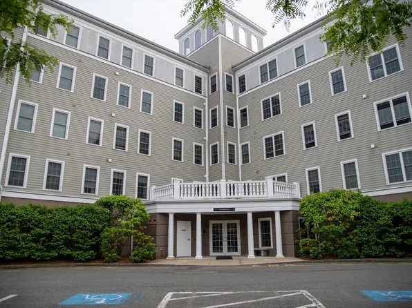 8 Crowninshield St Unit 210, Peabody, MA 01960