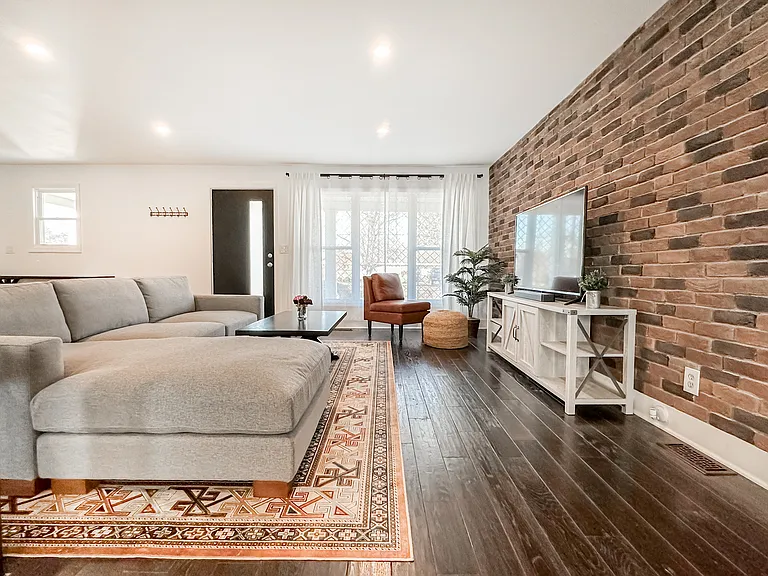 13 Hodel St — Photo 1