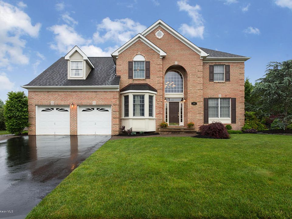 1st image of 383 Brentwood Ave