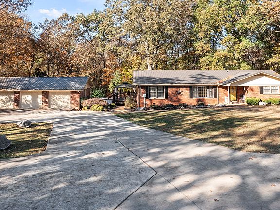 4th image of 150 Michelle Ln