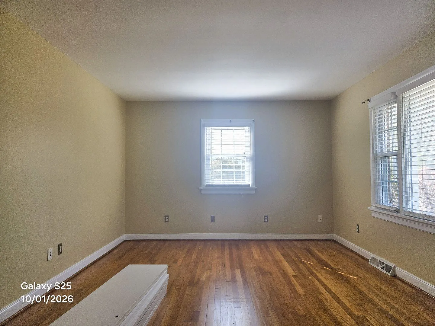 All brick rancher in Chesterfield on huge corner lot. — Photo 4