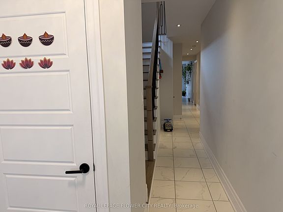 3rd image of 7 Overstone Rd