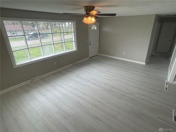 3rd image of 927 Virginia Ave