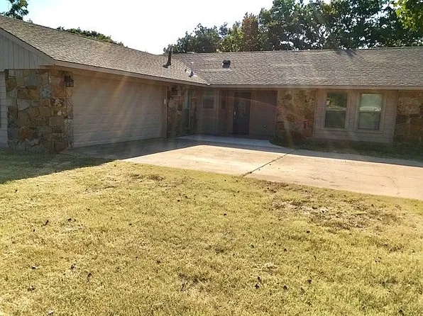 104 Skyline Hills Ave, Perry, OK 73077