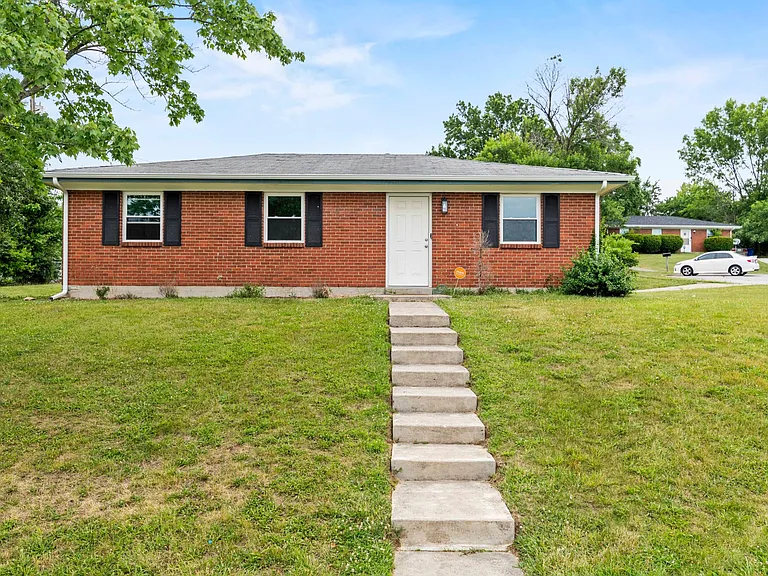 1520 Thames Dr — Photo 1
